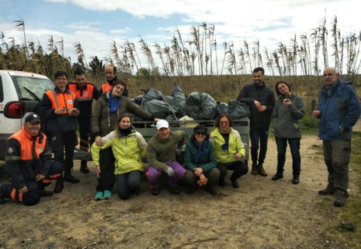 O voluntariado posibilitou a retirada de 383’85 quilogramos de lixo da praia da Corna